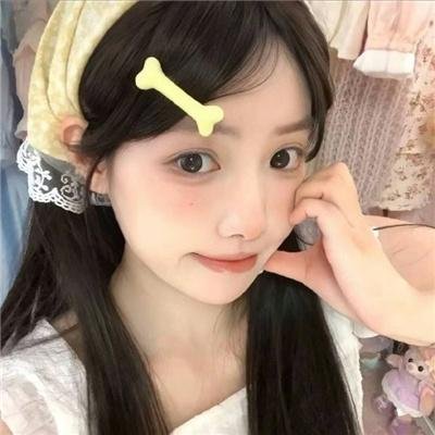 穿黄睡衣的女孩 在线观看